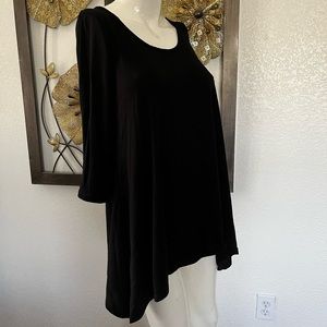 Motherhood Maternity Black 3/4 Sleeve Asymmetric Hem Pullover Top